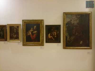 Alcuni dei quadri esposti nell'area seicentesca. Tra questi, sull'estrema destra, si riconosce un bozzetto di Poussin